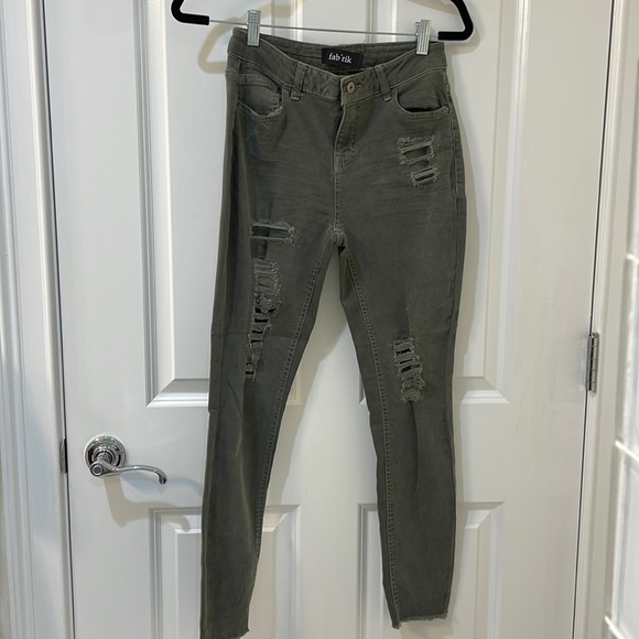 fab'rik Denim - Fab’rik skinny distressed denim (junior size 9, adult 4)